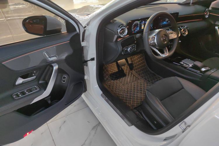 Used Mercedes-Benz A-Class 2022 Revised Version A 200 L Sport Sedan Fashionable Style
