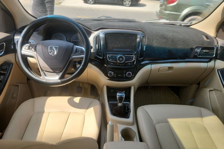 Used Baojun 730 2014 1.5L Manual Luxury Navigation ESP Version 7 Seats

