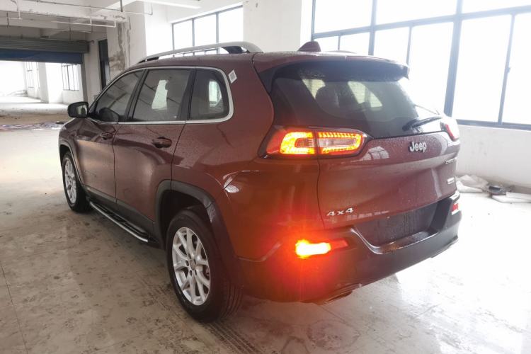 Used  Cherokee 2016 2.4L Leading Edition