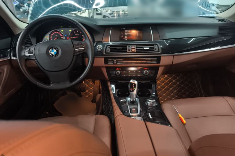 Used BMW 5 Series 2014 520Li Elegant Model
