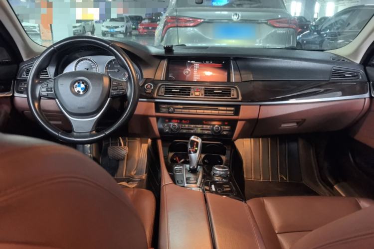 Used BMW 5 Series 2014 528Li Leading Model
