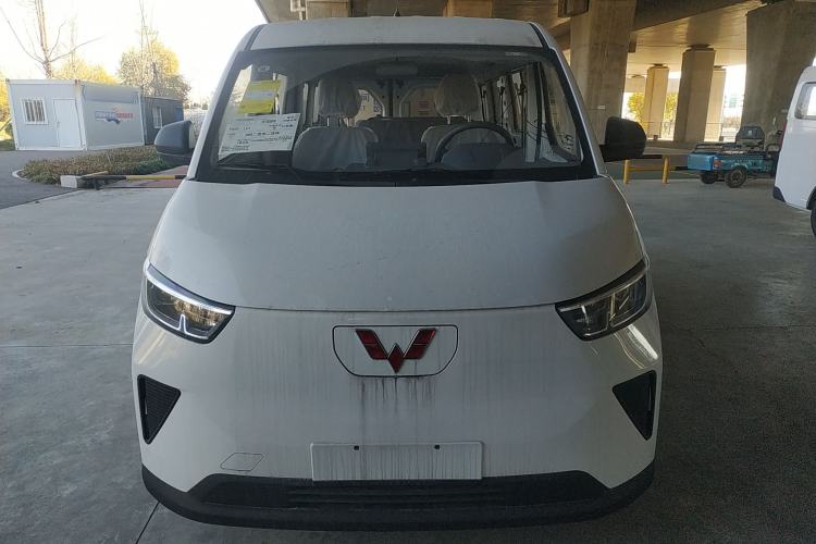Used Wuling Yangguang 2024 300KM Comfort Version Passenger Van 75kW
