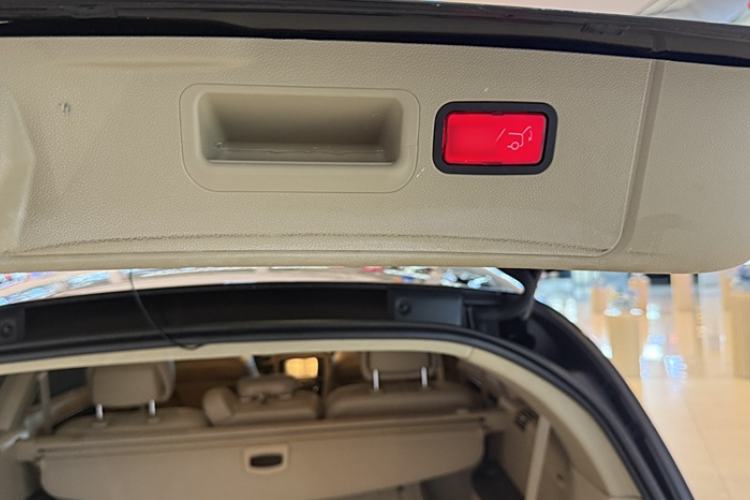 Used Mercedes-Benz R-Class 2017 R 320 4MATIC Business Edition Prestige Model
