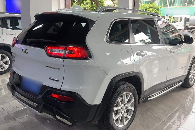 Used  Cherokee 2016 2.4L Leading Edition
