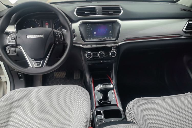 Used Haval H2 2018 1.5T Dual-Clutch Two-Wheel Drive Fashion Model China VI Standard
