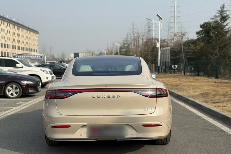 Used Hima Luxeed S7 2025 855 km Max