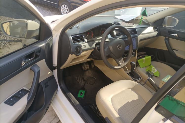 Used Skoda Rapid 2015 1.6L Automatic Smart Selection Model
