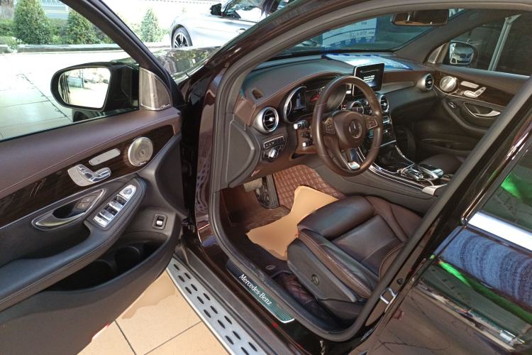 Used Mercedes-Benz GLC 2019 Facelift GLC 260 L 4MATIC Luxury Model
