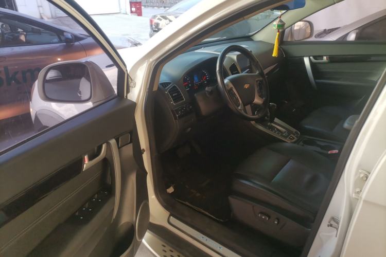 Used Chevrolet Captiva 2015 2.4L 4x4 Flagship Edition 7-Seater
