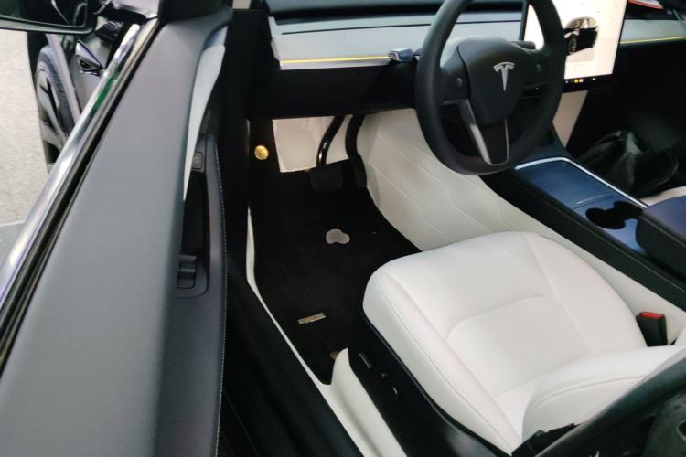 Used Tesla Model Y 2023 Long-Range All-Wheel-Drive Version
