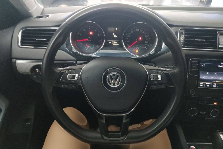 Used Volkswagen Sagitar 2017 230TSI Automatic Comfort Version
