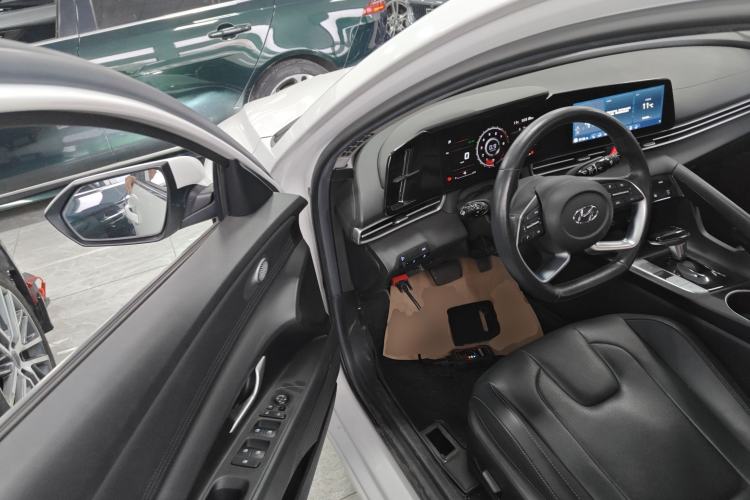 Used Hyundai Elantra 2021 1.5L CVT LUX Prestige Edition
