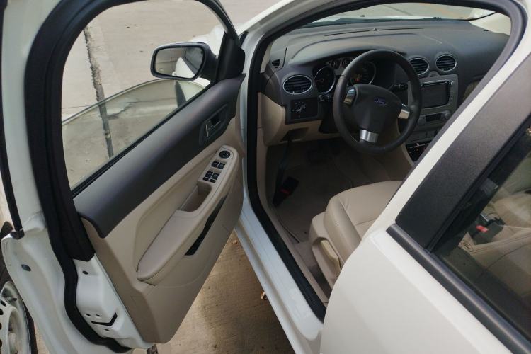 Used Ford Focus 2013 Sedan Classic 1.8L Automatic Fashion Edition
