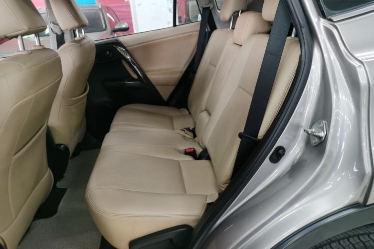 Used Toyota RAV4 2015 2.0L CVT Two-Wheel Drive Fashion Edition