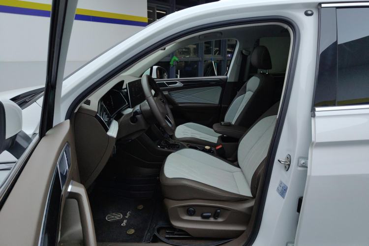 Used Volkswagen Tiguan L 2023 330TSI Automatic Two-Wheel Drive Smart Edition
