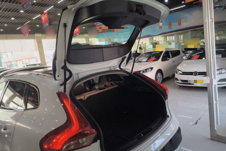 Used Volvo V40 2017 Cross Country T3 Zhiya Edition