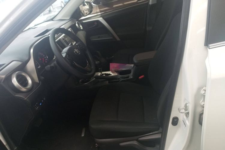 Used Toyota RAV4 2019 2.0L CVT Two-Wheel Drive Fashion X Limited Edition China VI Standard
