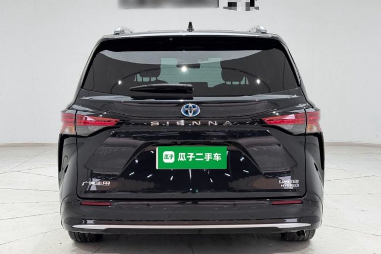 Used Toyota Sienna 2023 2.5L Hybrid Deluxe Edition

