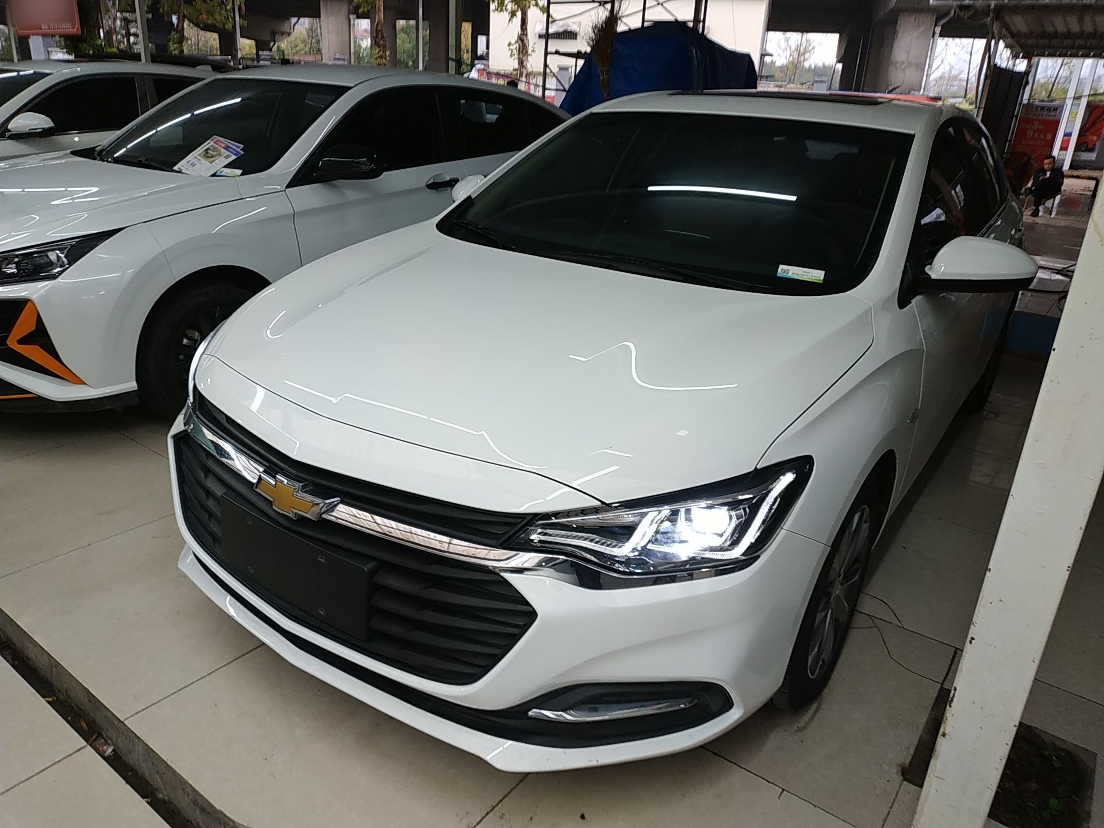 Под передней частью автомобиля