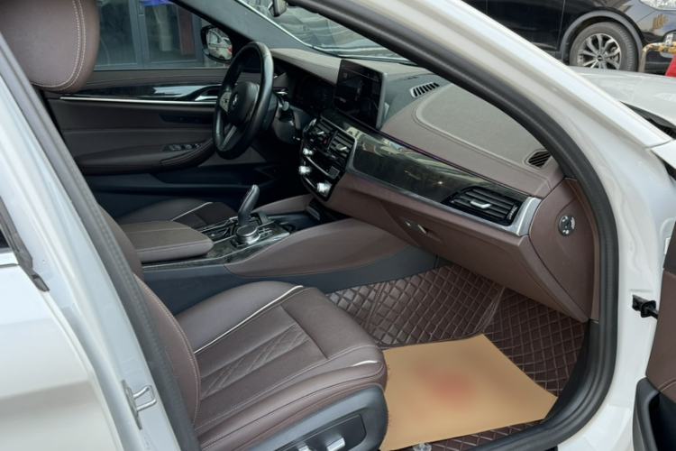 Used BMW 5 Series 2022 Second Facelift 525Li M Sport Package
