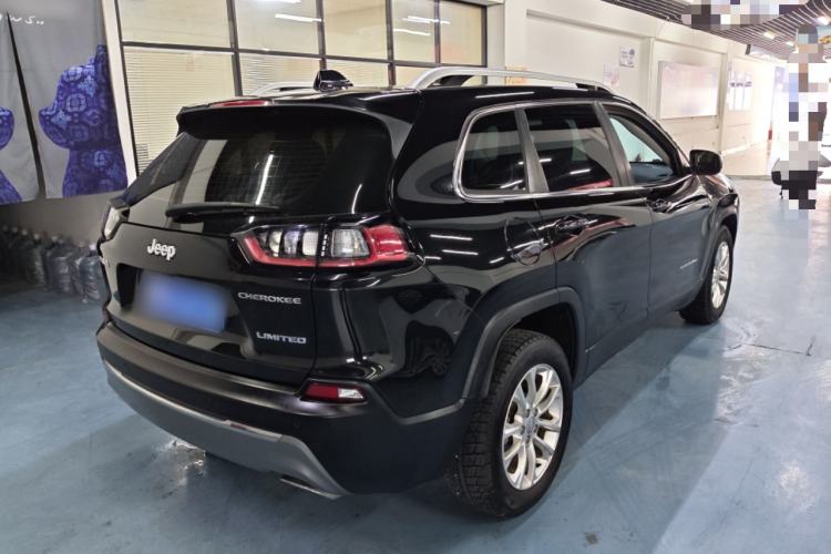 Used  Cherokee 2019 2.0T Two-Wheel Drive Smart Enjoyment Version China V
