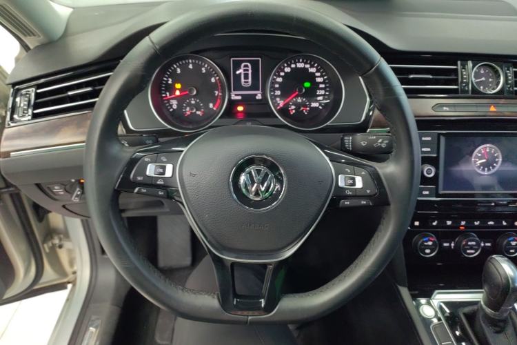 Used Volkswagen Magotan 2018 330TSI DSG Luxury Model
