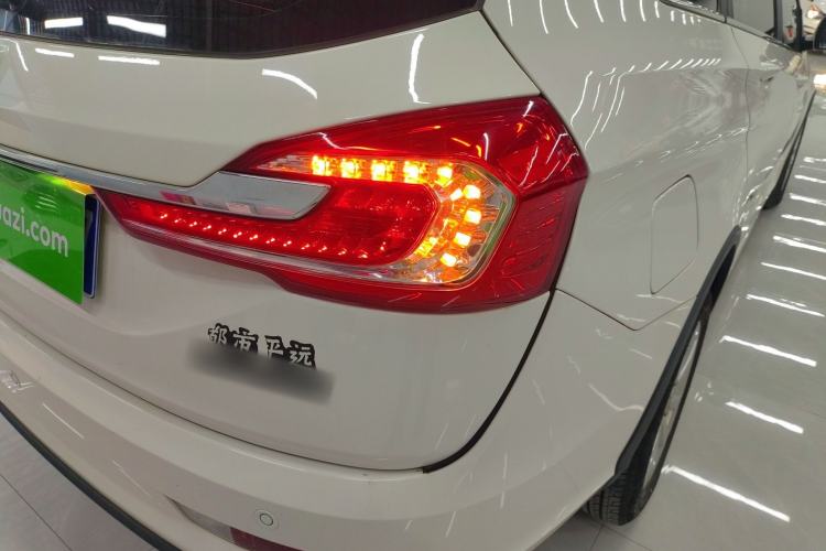 Used Baojun 310W 2017 1.5L Manual Fashion Model China V
