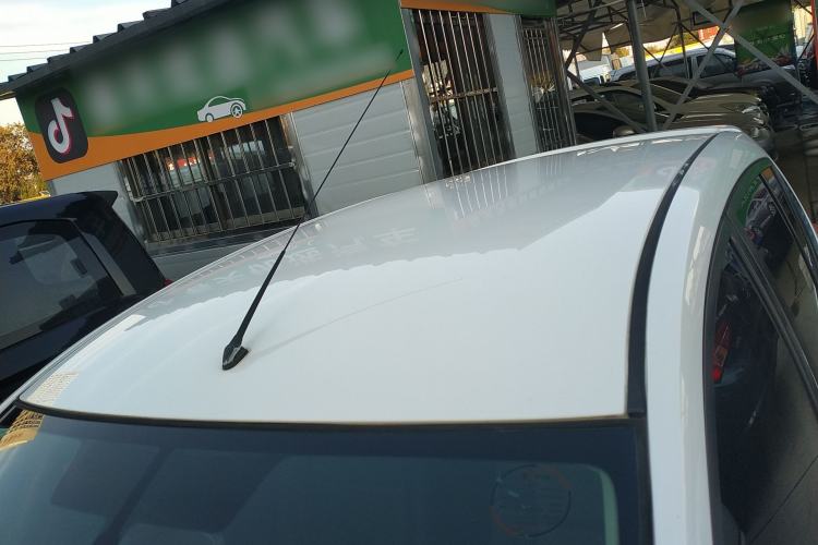 Used Venucia R50 2014 1.6L Automatic Splendid Edition