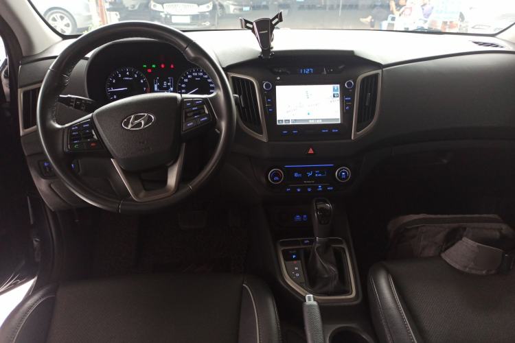 Used Hyundai ix25 2015 1.6L Automatic Two-Wheel-Drive Deluxe DLX Model
