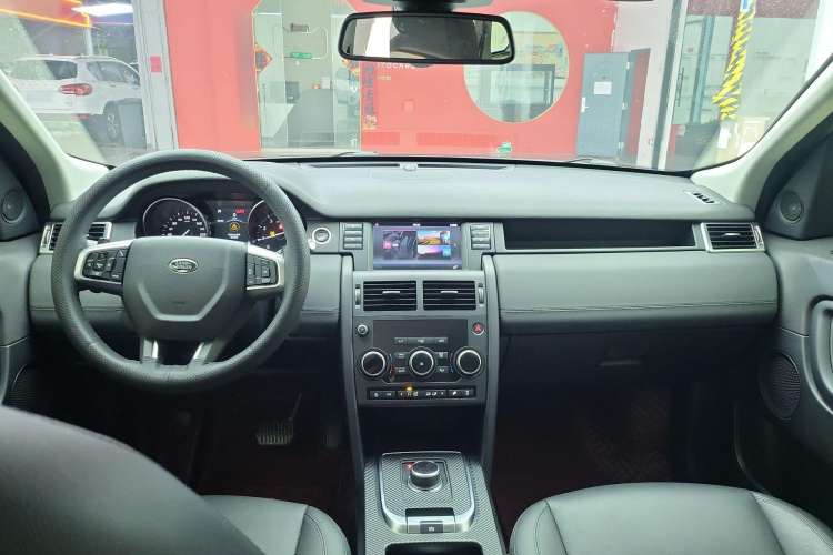 Used Land Rover Discovery Sport 2019 240 PS PURE Edition China VI Standard
