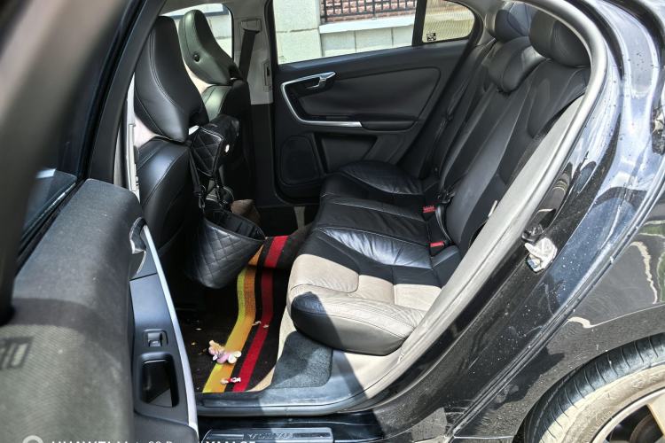 Used Volvo S60 2014 S60L 2.0T Zhiyuan Edition
