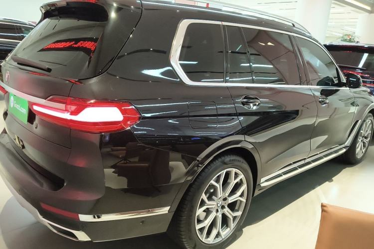 Used BMW X7 2022 xDrive40i Luxury Package with Premium Features
