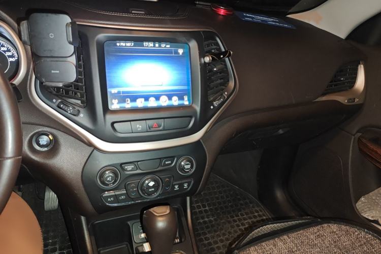 Used  Cherokee 2016 2.0L Superior Edition
