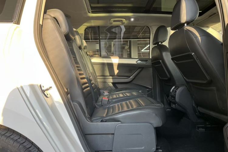 Used Volkswagen Touran 2018 Volkswagen Touran L 280TSI DSG Comfort Edition 7-seater
