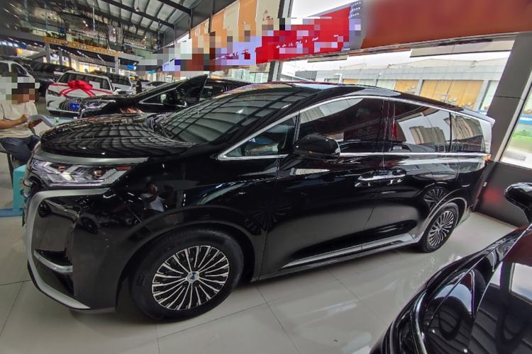 Used Denza D9 2024 DM-i 980 Four-Wheel Drive Prestige Model
