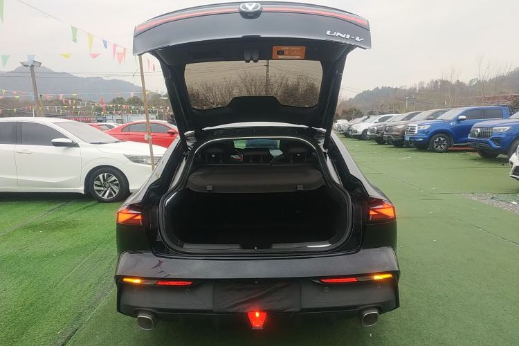 Used Changan UNI-V 2022 1.5T Smart Navigation Version
