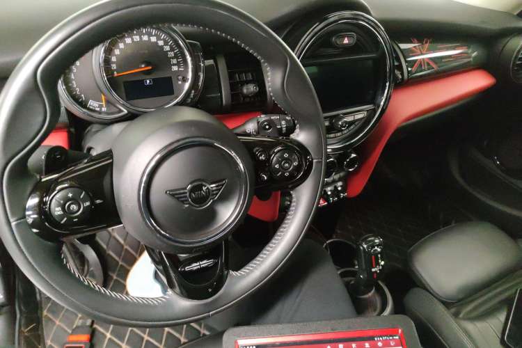 Used  MINI 2019 2.0T COOPER S Artist Five-Door Edition
