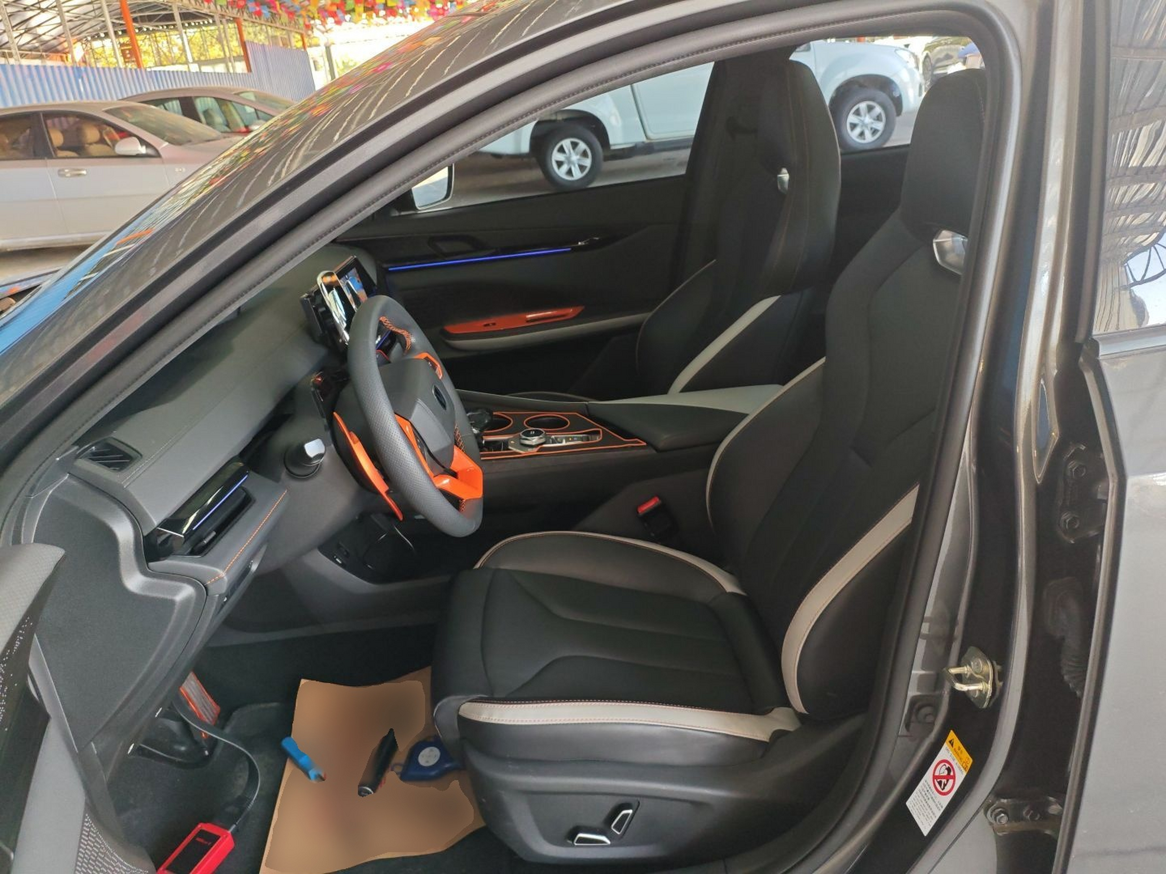 المقاعد الأمامية داخل السيارة