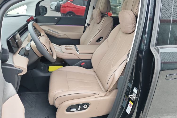 Used XPeng X9 2025 740 Ultra-Long Range Max
