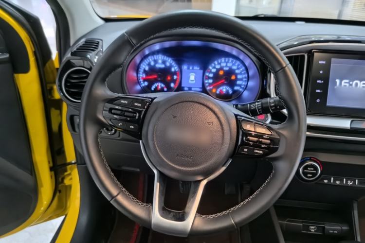 Used Kia kx1 Stonic 2021 1.4L CVT Fun & Sunroof Model
