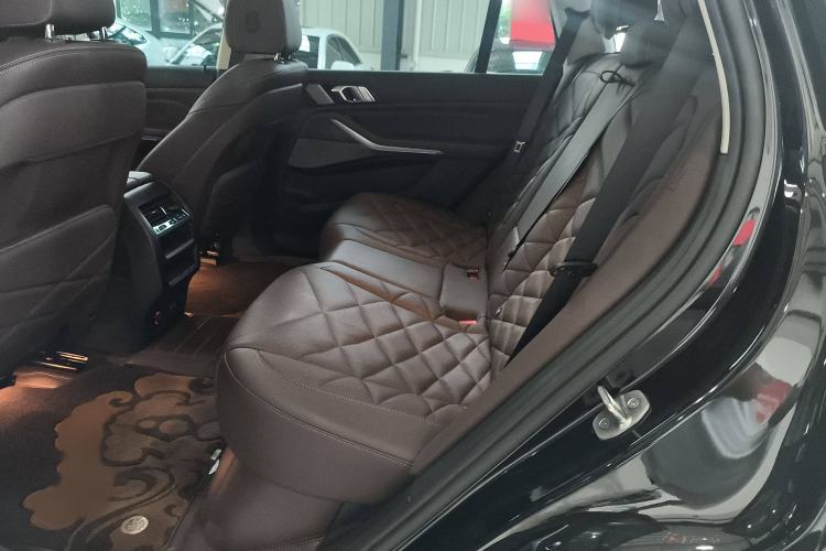 Used BMW X5 2022 xDrive 30Li Luxury M Sport Package
