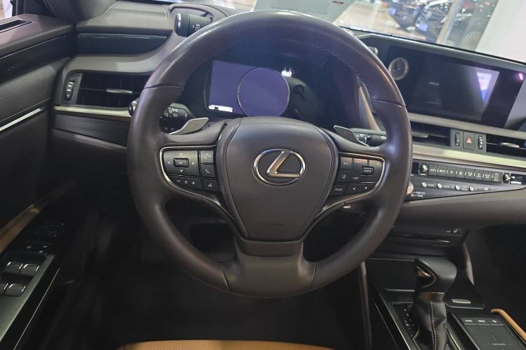 Used Lexus ES 2021 200 Excellence Edition
