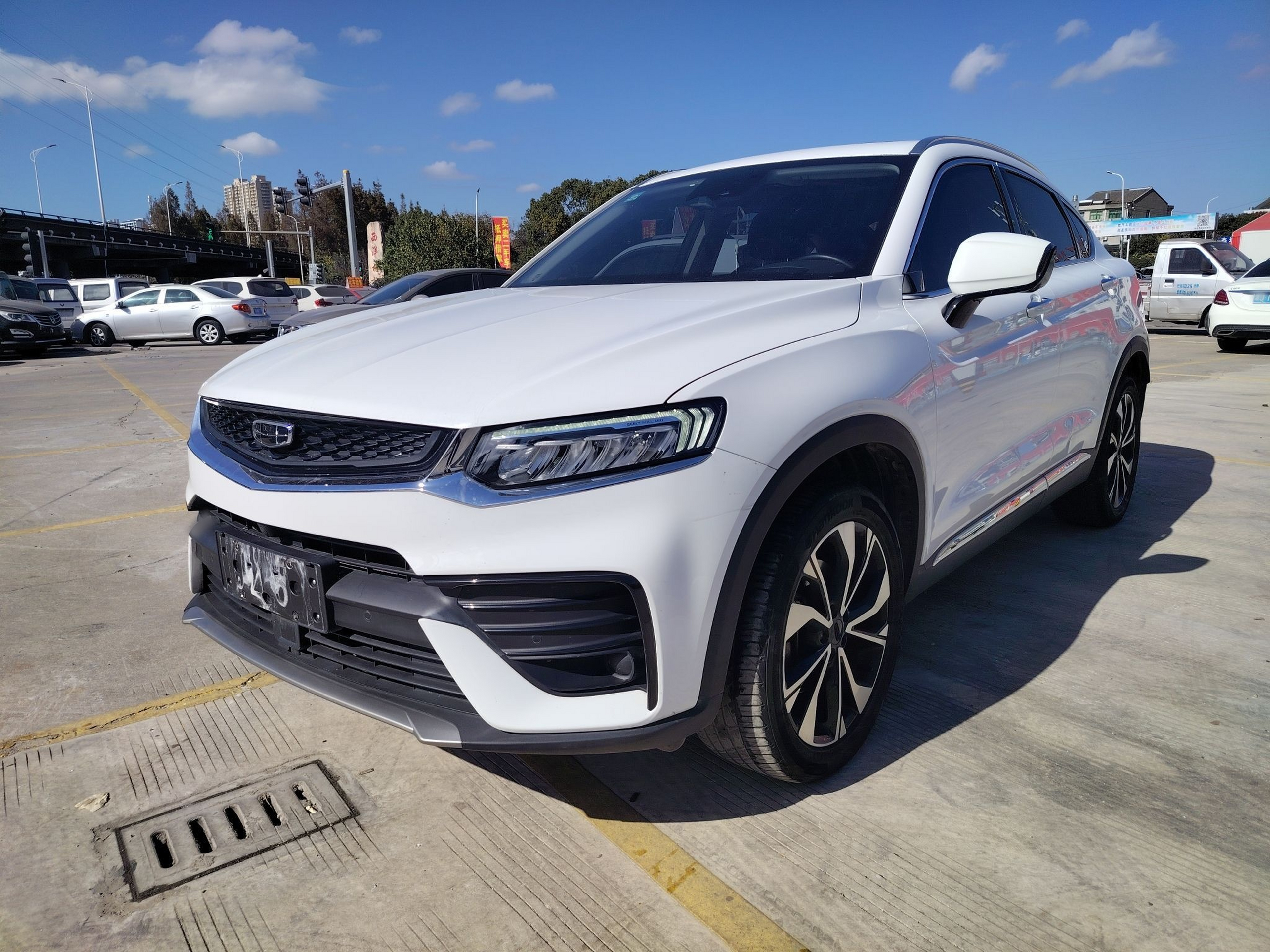 Под передней частью автомобиля