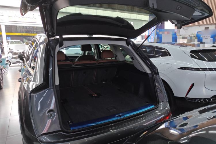 Used Audi Q7 2022 55 TFSI quattro S line Sport model
