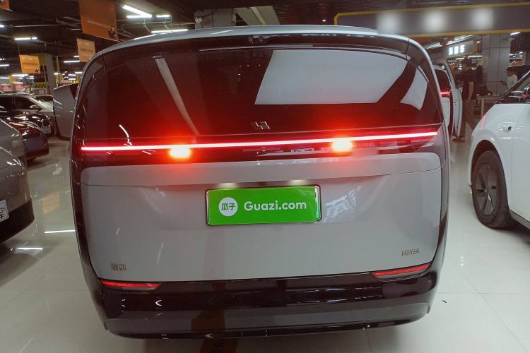 Used Li Auto MEGA 2024 Ultra Model
