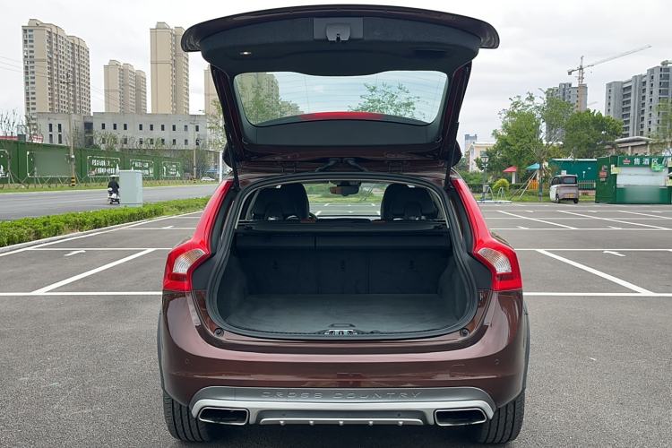 Used Volvo V60 2016 Cross Country T6 AWD
