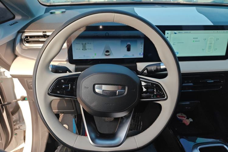 Used Geometry E Firefly 2024 401 km Fluorescent
