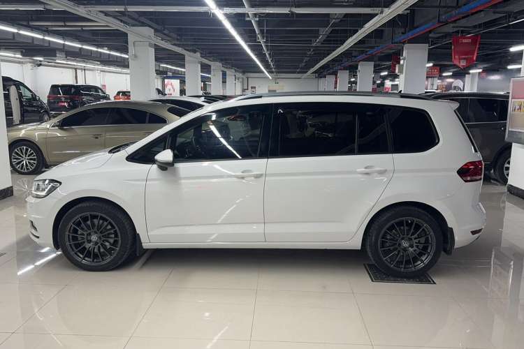 Used Volkswagen Touran 2018 Volkswagen Touran L 280TSI DSG Comfort Edition 6-seater
