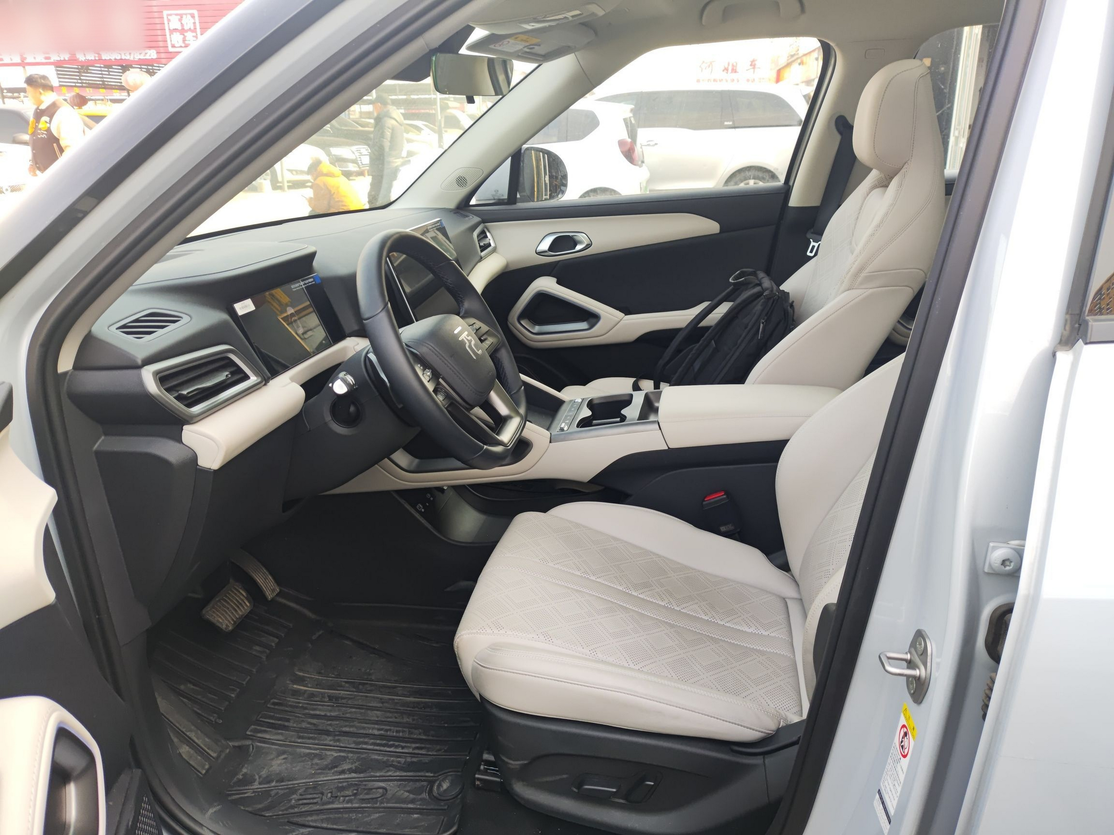 Переднее сиденье в автомобиле