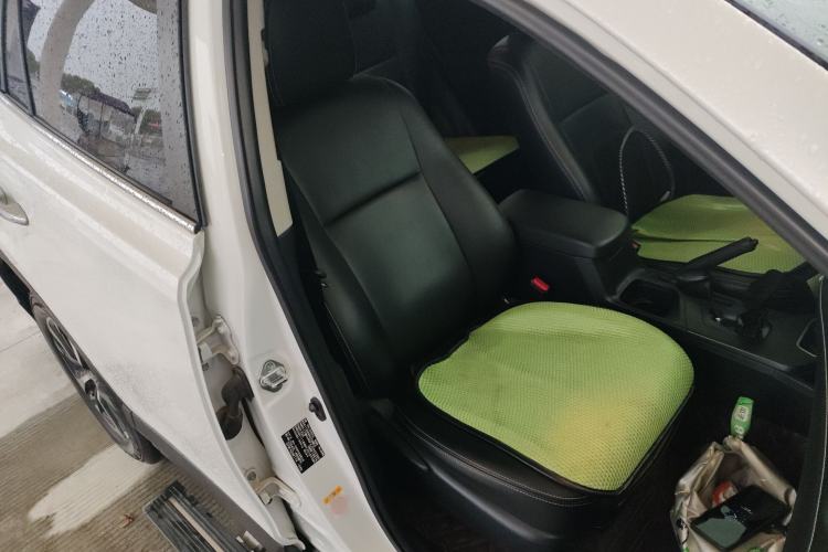 Used Toyota RAV4 2016 2.0L CVT Two-Wheel Drive Fashion Edition China V Standard
